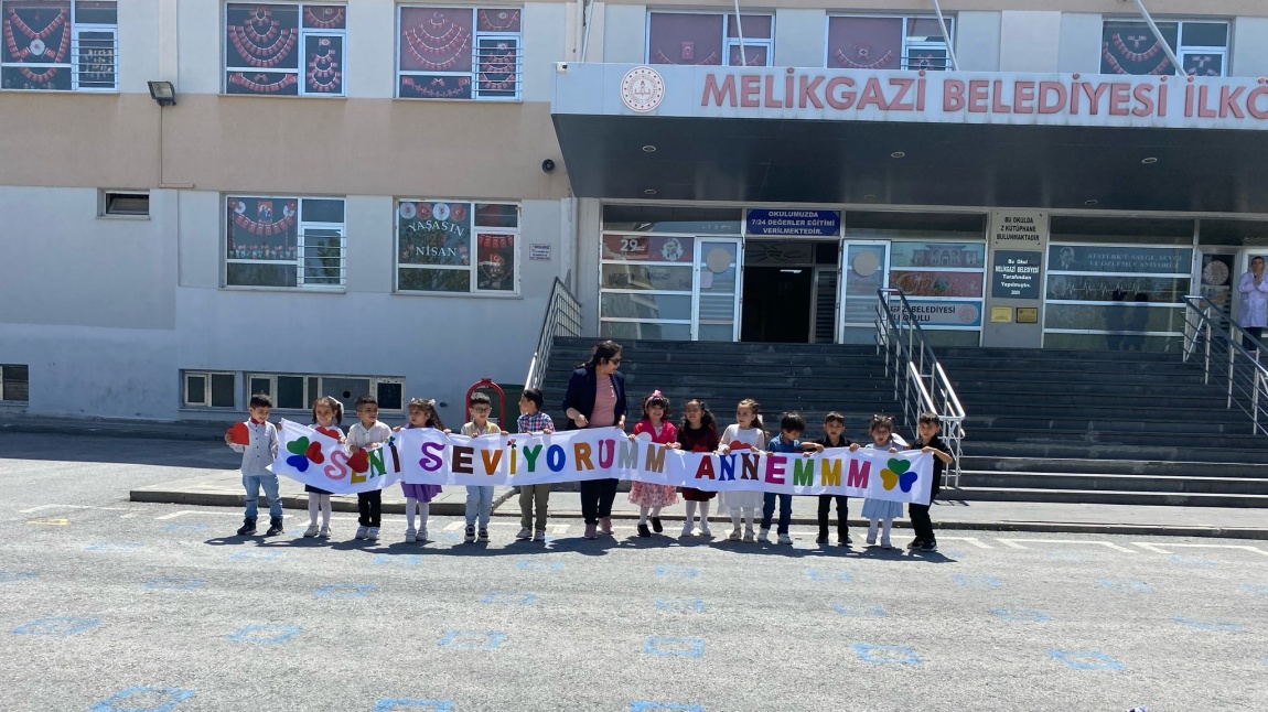 OKULUMUZDA ANNELER GÜNÜ FARKLI ETKİNLİKLER İLE KUTLANDI